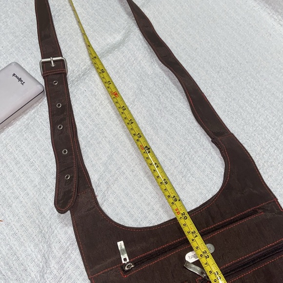 Like new Baggalini Messenger Jetsetter slim Crossbody - Picture 7 of 16